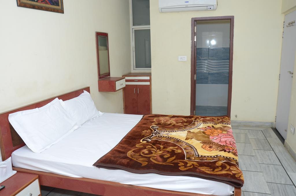 Oyo 15242 Hotel Rathi Palace Jaipur Room photo